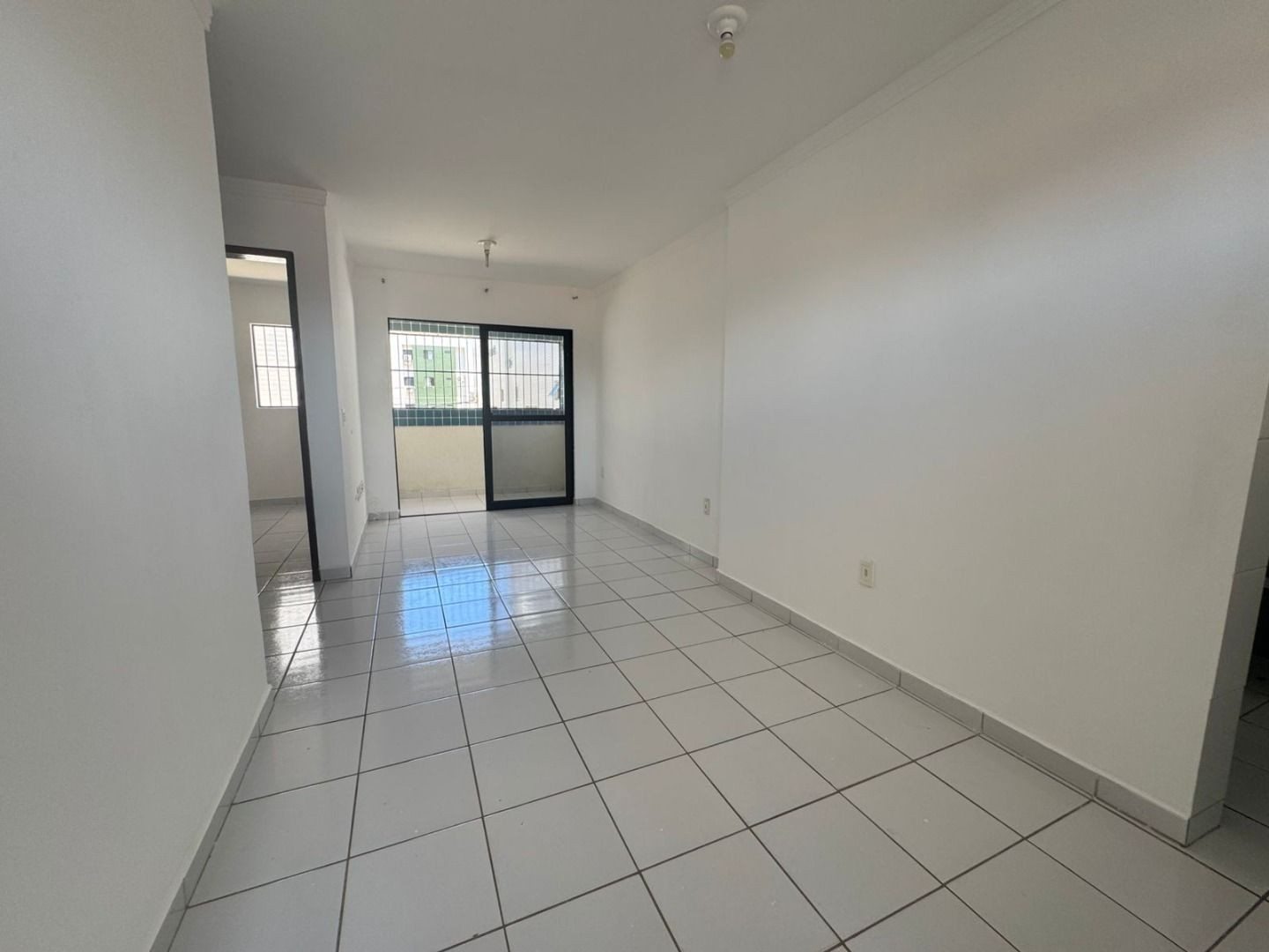 Apartamento com 02 dormitórios à venda por R$ 275.000 - Bessa,...