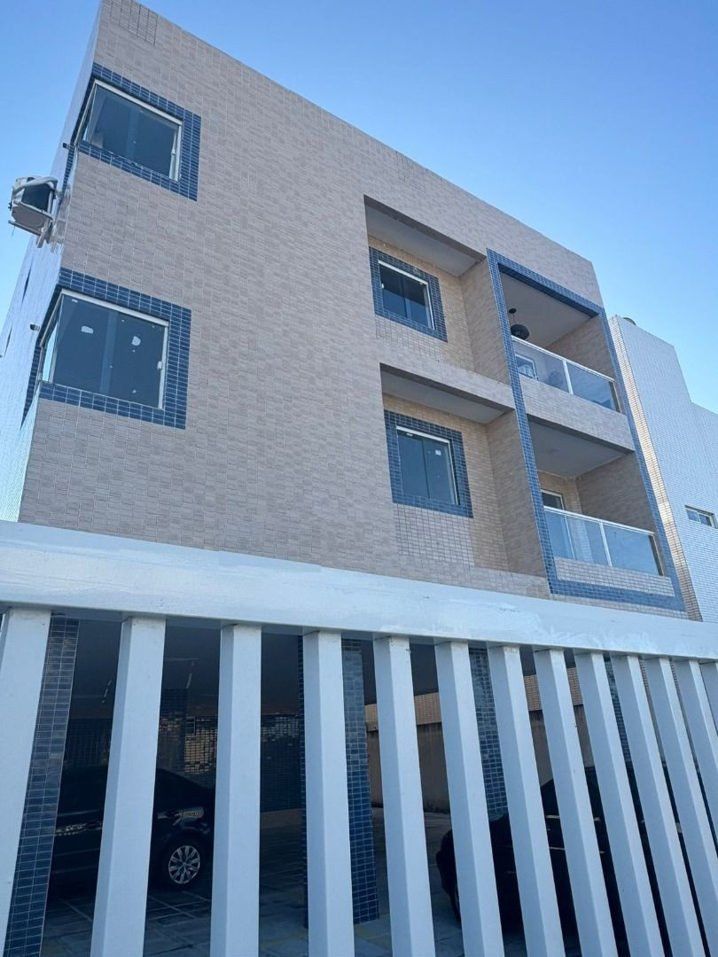 Apartamento com 03 dormitórios à venda por R$ 290.000 - Cd. Un...