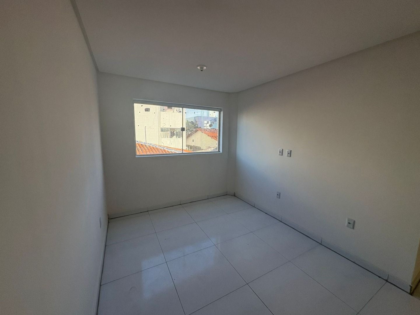 Apartamento com 03 dormitórios à venda por R$ 290.000 - Cd. Un...
