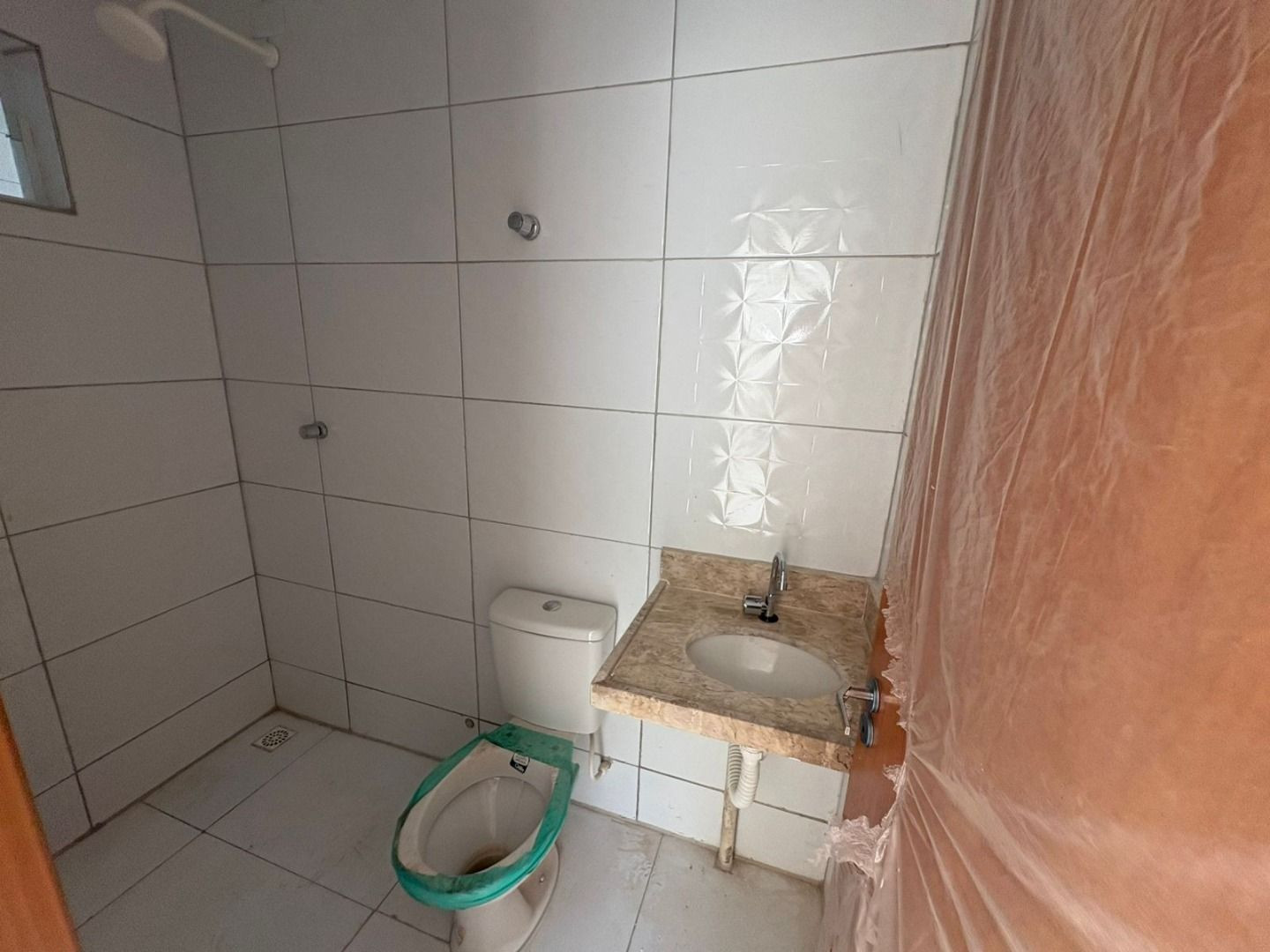 Apartamento com 03 dormitórios à venda por R$ 290.000 - Cd. Un...