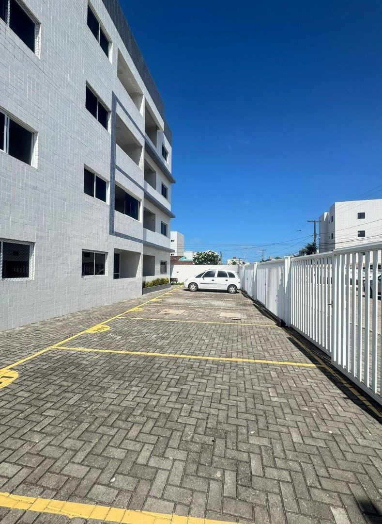 Apartamento com 03 dormitórios à venda por R$ 325.000 - Camboi...
