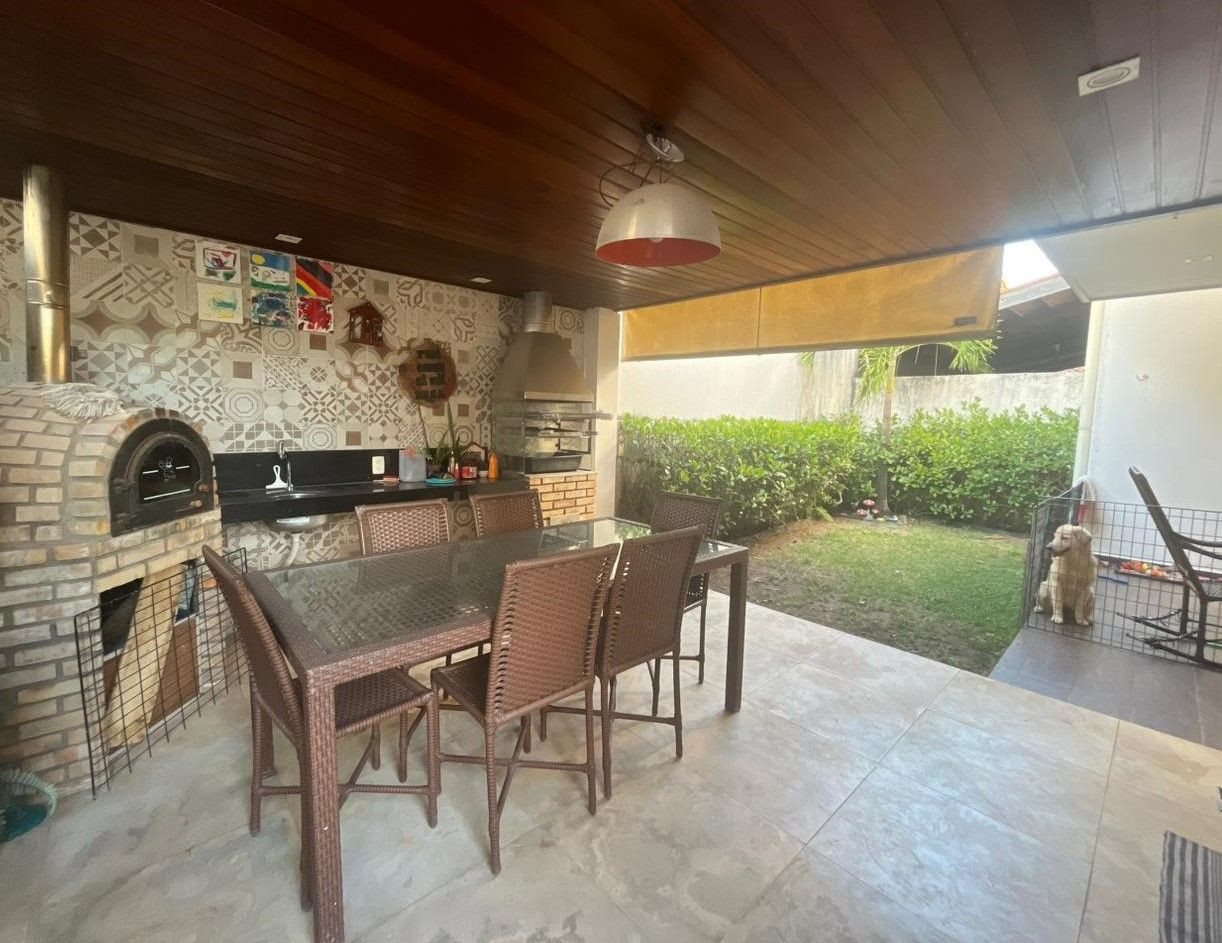 Casa com 04 dormitórios à venda, 157m² por R$ 1.200.000 - Cd. ...