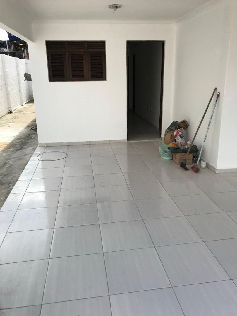 Casa com 03 dormitórios à venda, 200m² por R$ 350.000 - Água F...