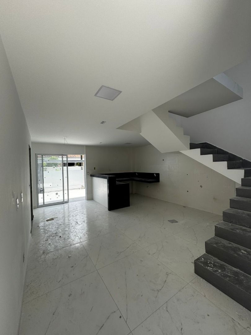 Casa com 03 dormitórios à venda, 107m² por R$ 569.990 - Cristo...