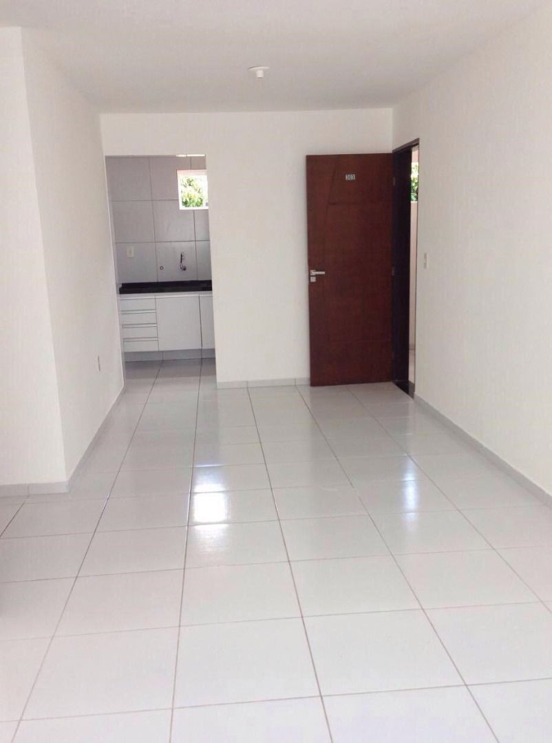 Apartamento com 03 dormitórios à venda por R$ 350.000 - Bancár...