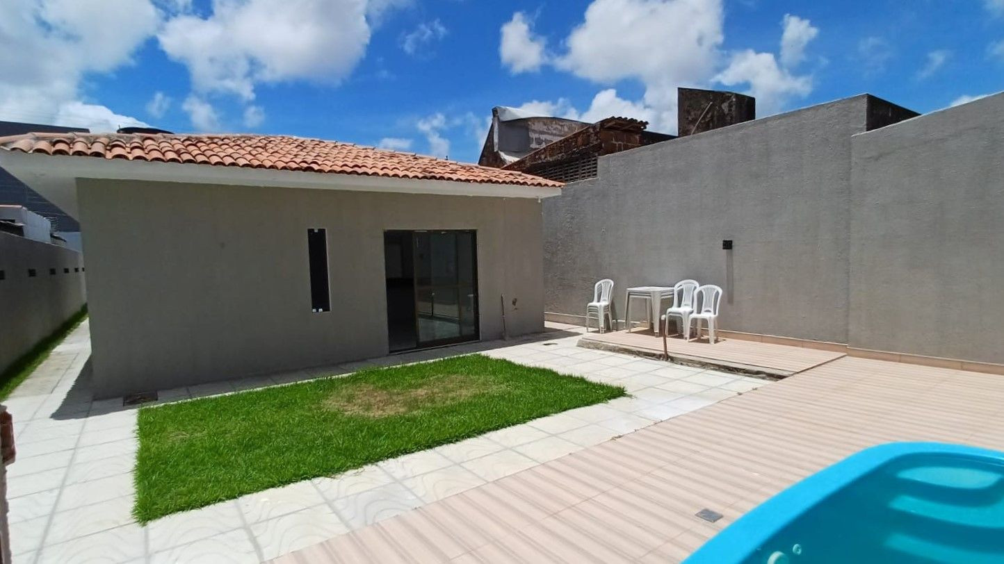 Casa com 03 dormitórios à venda, 300m² por R$ 680.000 - Cristo...