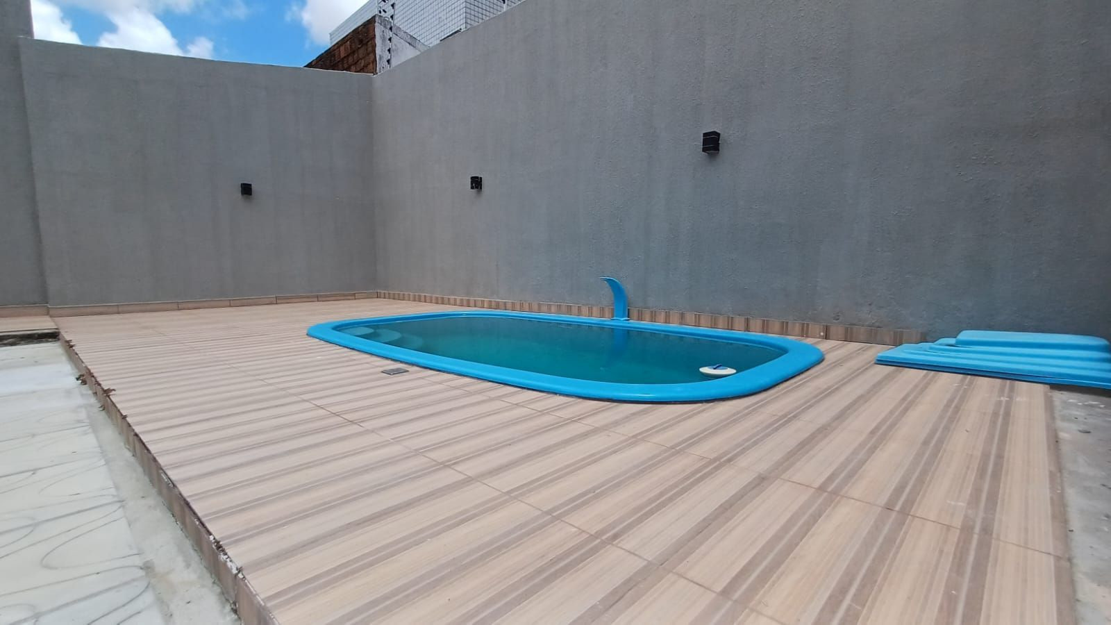 Casa com 03 dormitórios à venda, 300m² por R$ 680.000 - Cristo...