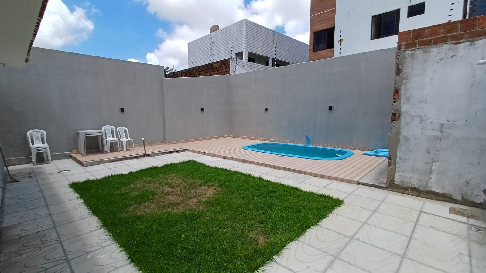 Casa com 03 dormitórios à venda, 300m² por R$ 680.000 - Cristo...