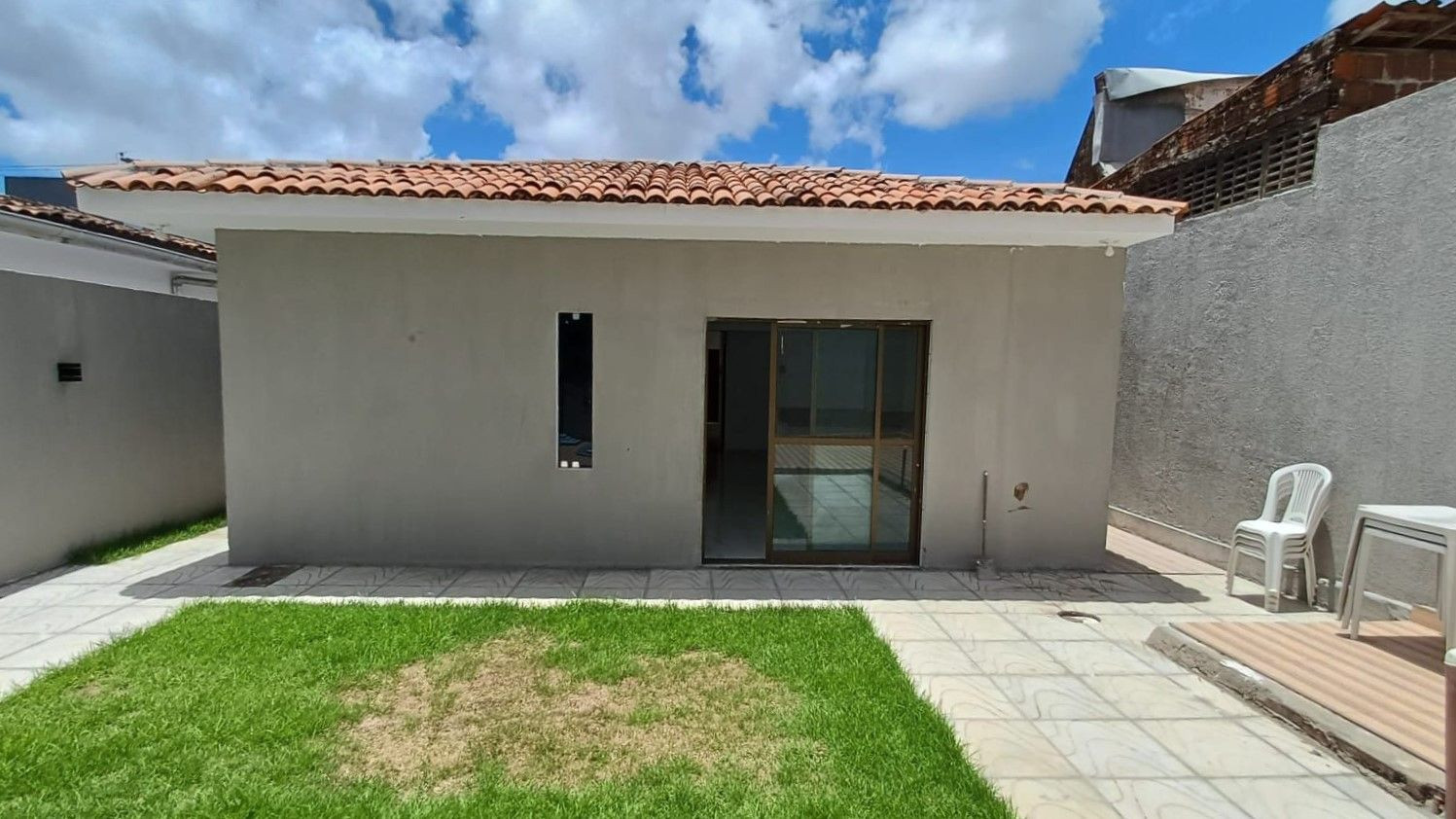 Casa com 03 dormitórios à venda, 300m² por R$ 680.000 - Cristo...