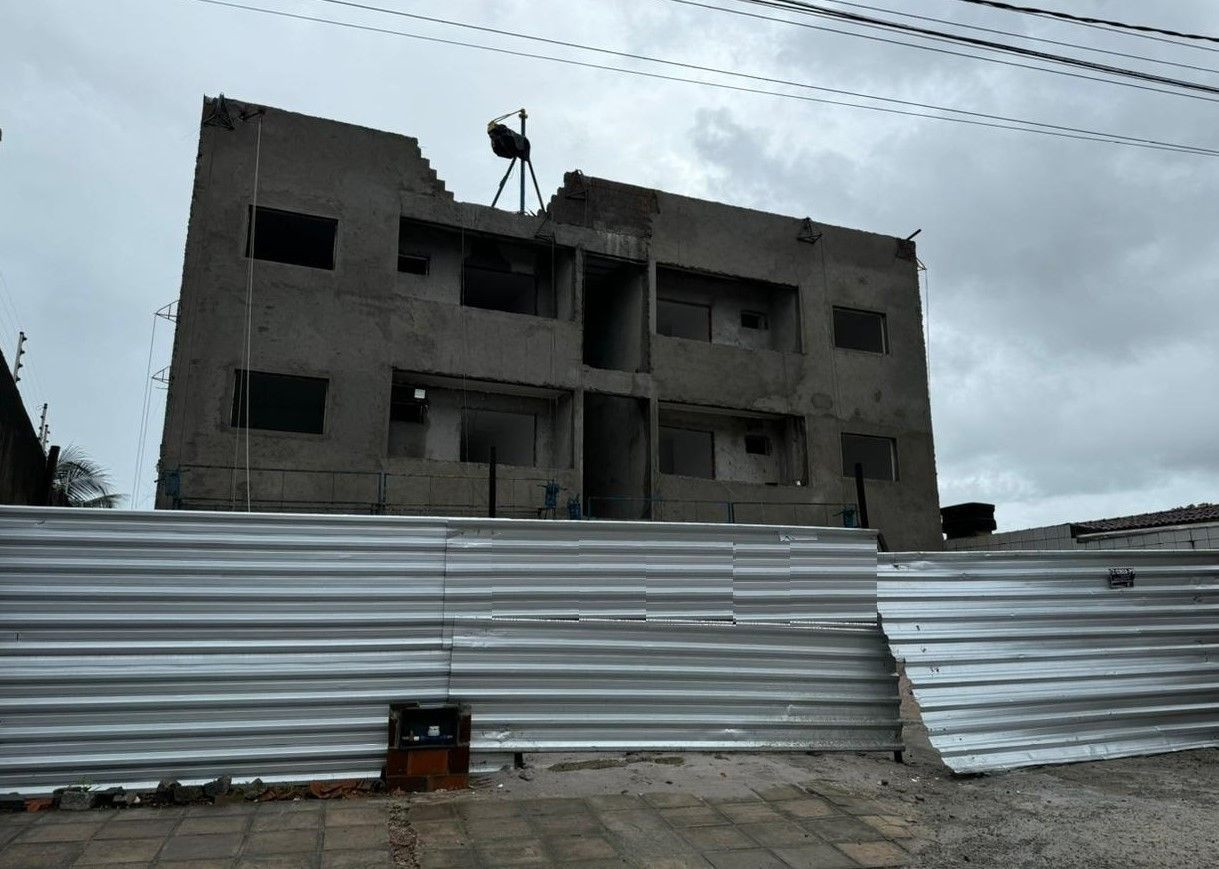 Apartamento com 02/03 dormitórios à venda por R$ 219.990 - Cri...