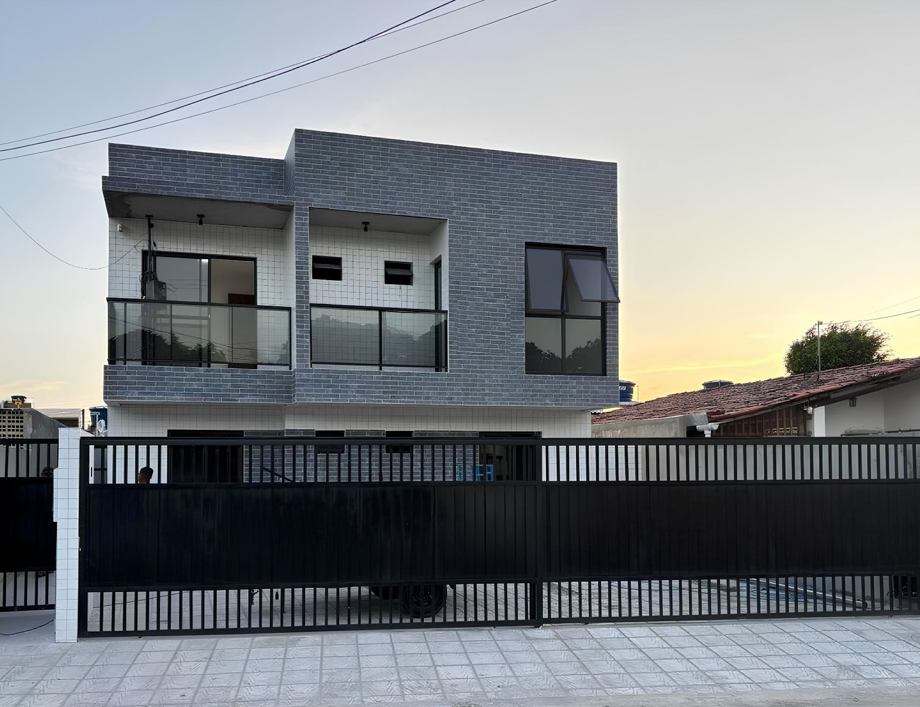 Apartamento com 02/03 dormitórios à venda por R$ 266.000 - Cri...