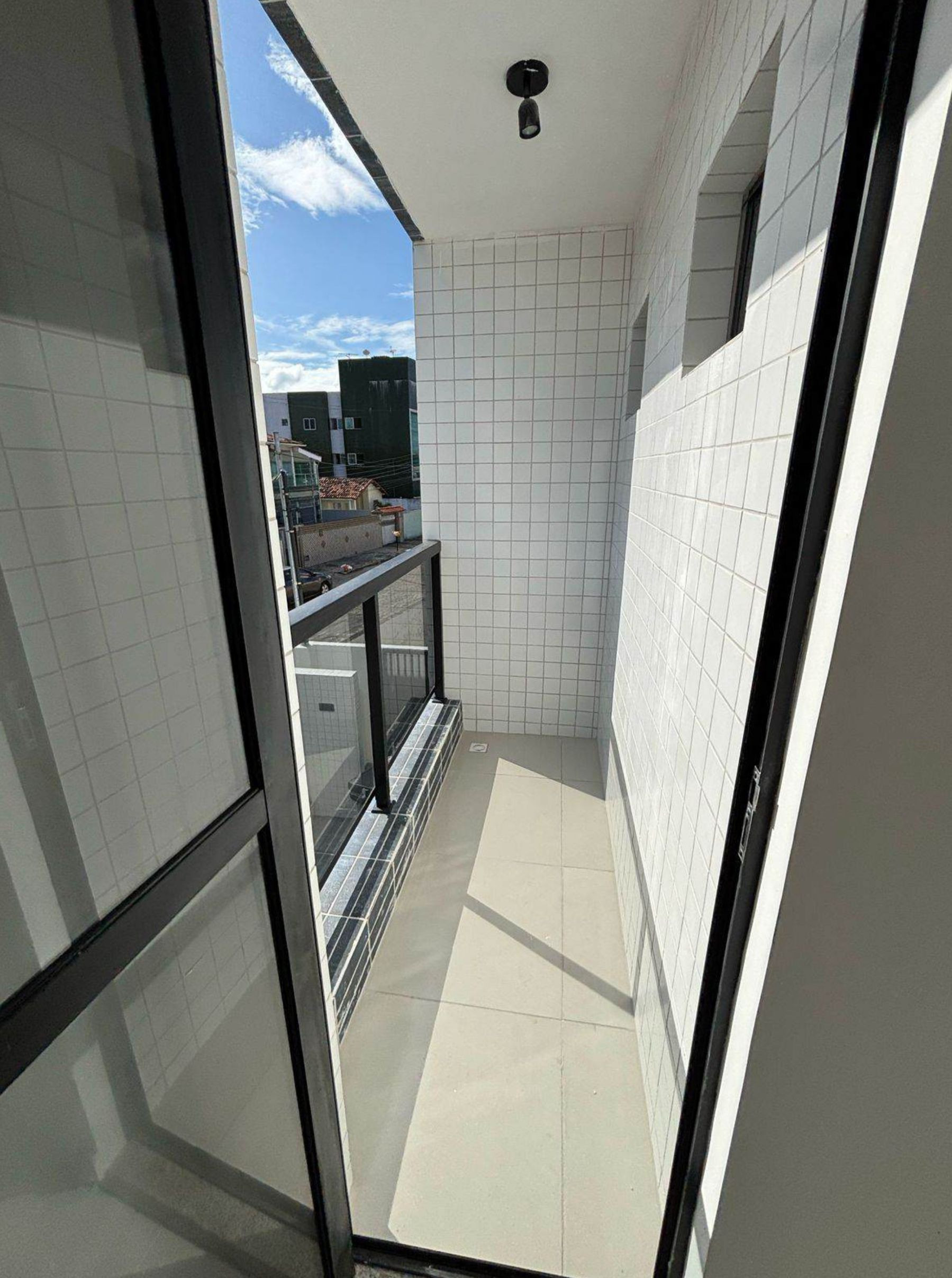 Apartamento com 02/03 dormitórios à venda por R$ 266.000 - Cri...