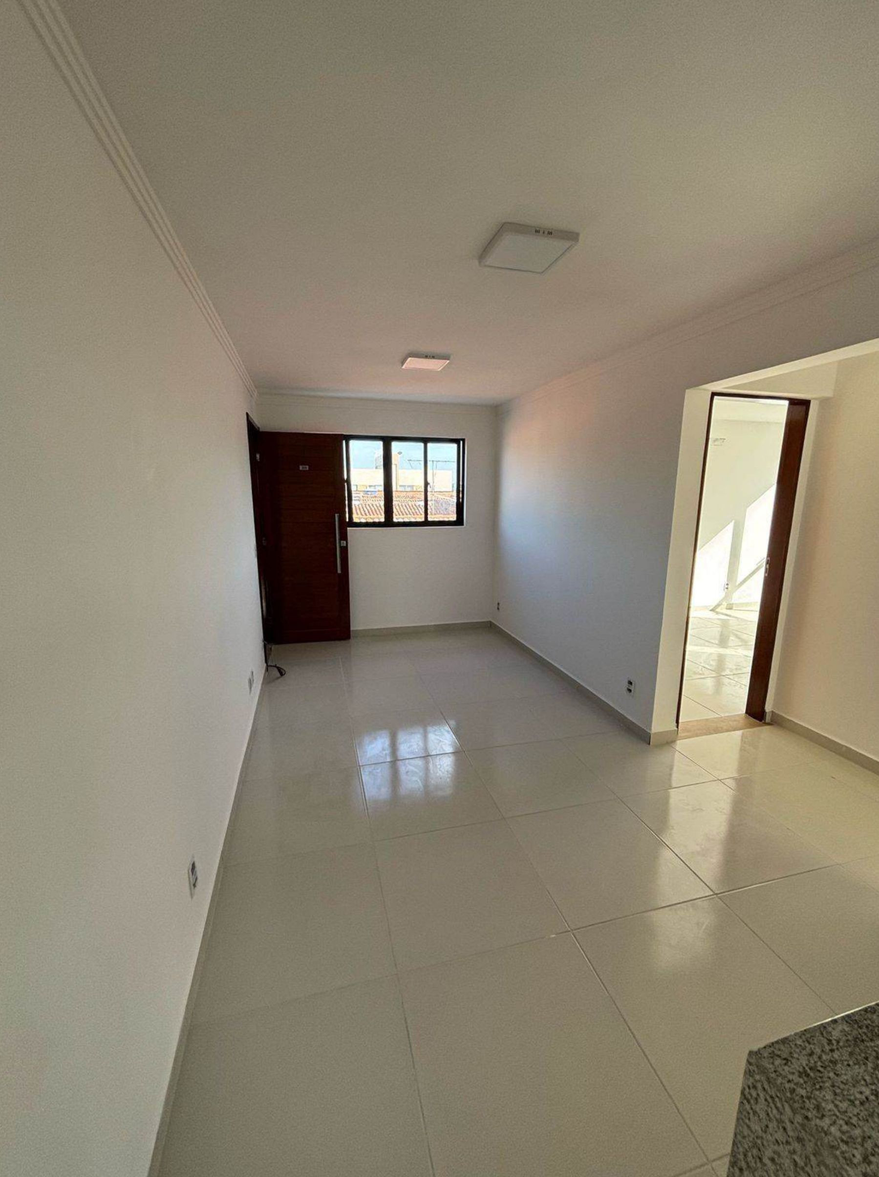 Apartamento com 02/03 dormitórios à venda por R$ 266.000 - Cri...