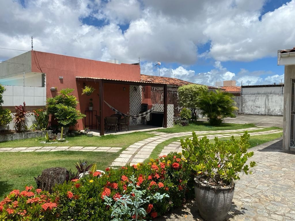 Casa com 03 dormitórios à venda, 180m² por R$ 880.000 - Cristo...