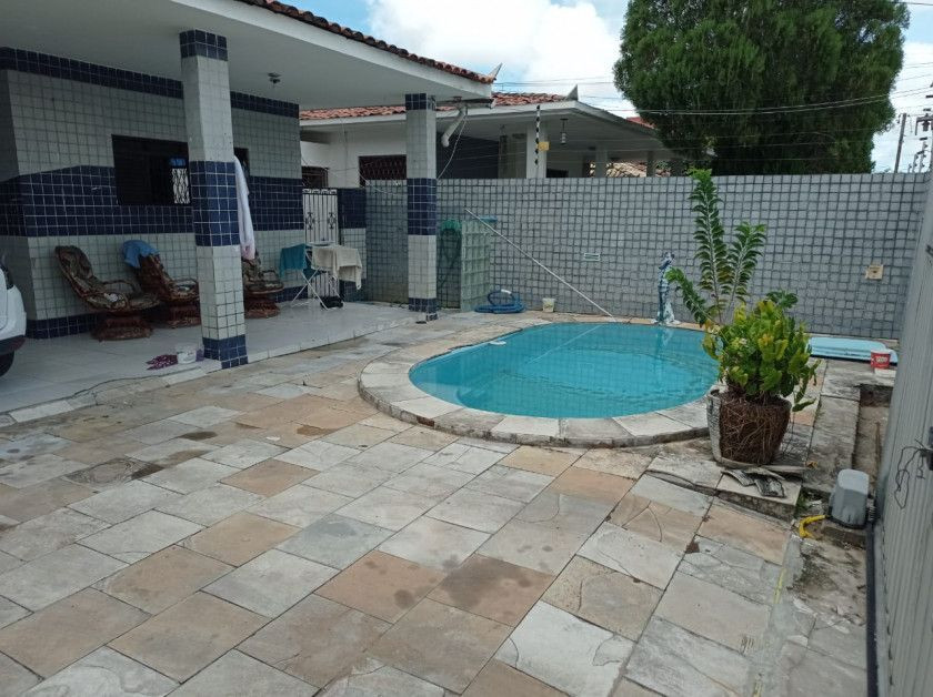 Casa com 04 dormitórios à venda, 180m² por R$ 550.000 - Cristo...
