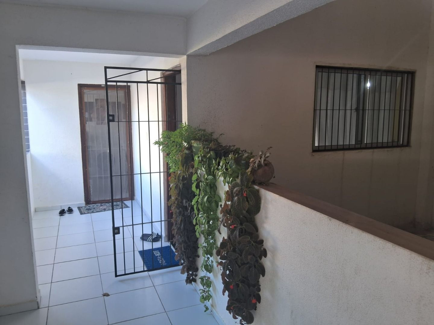 Apartamento com 02 dormitórios à venda por R$ 160.000 - Valent...