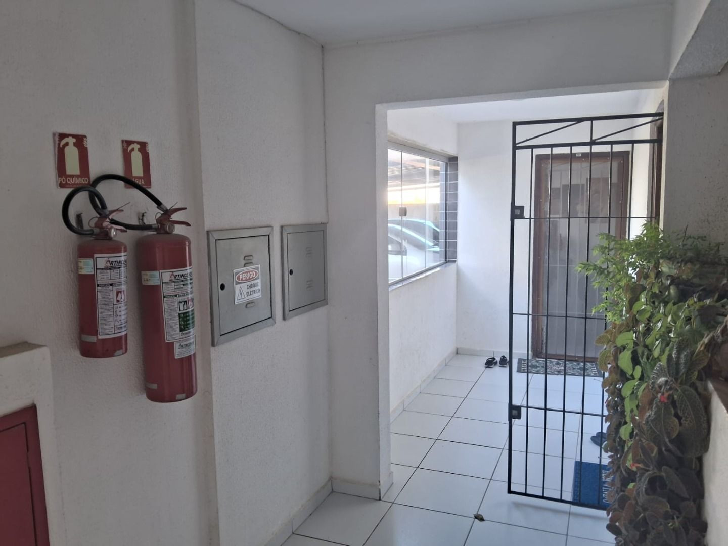 Apartamento com 02 dormitórios à venda por R$ 160.000 - Valent...