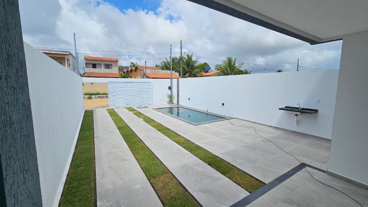 Casa com 02 dormitórios à venda, 72m² por R$ 310.000 - Carapib...