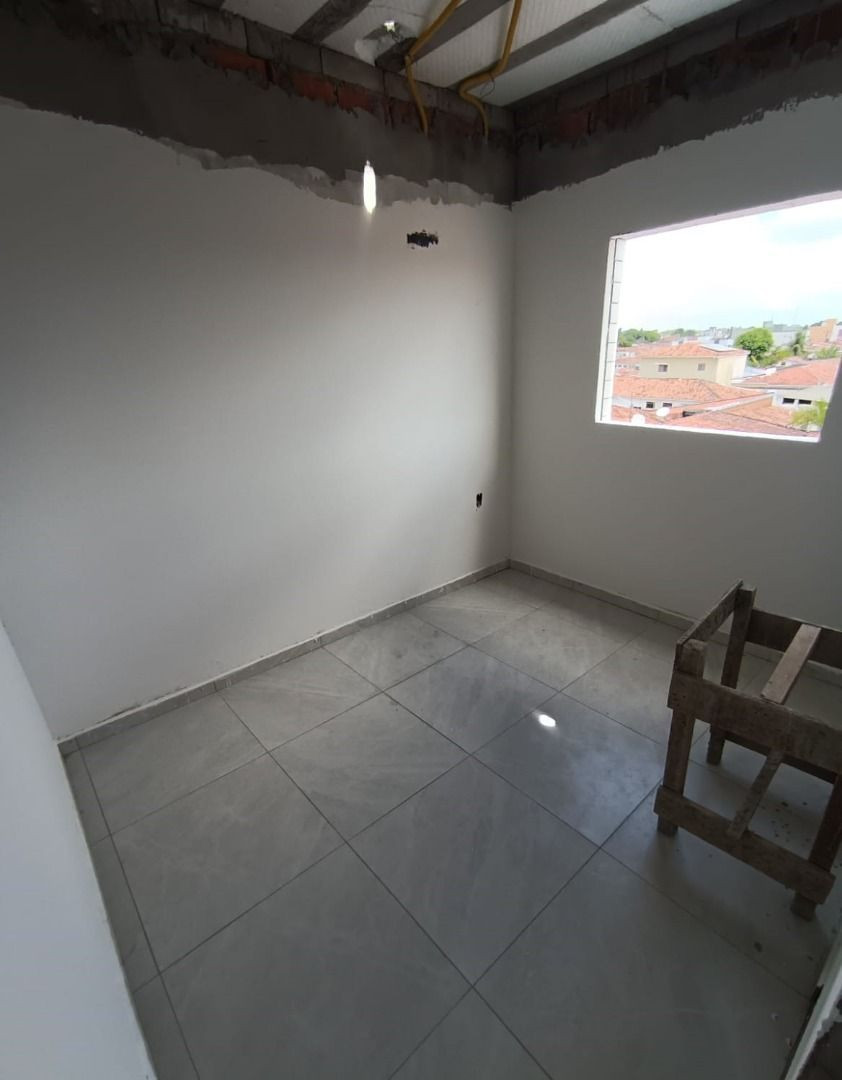 Apartamento com 02 dormitórios à venda por R$ 200.000 - Cristo...