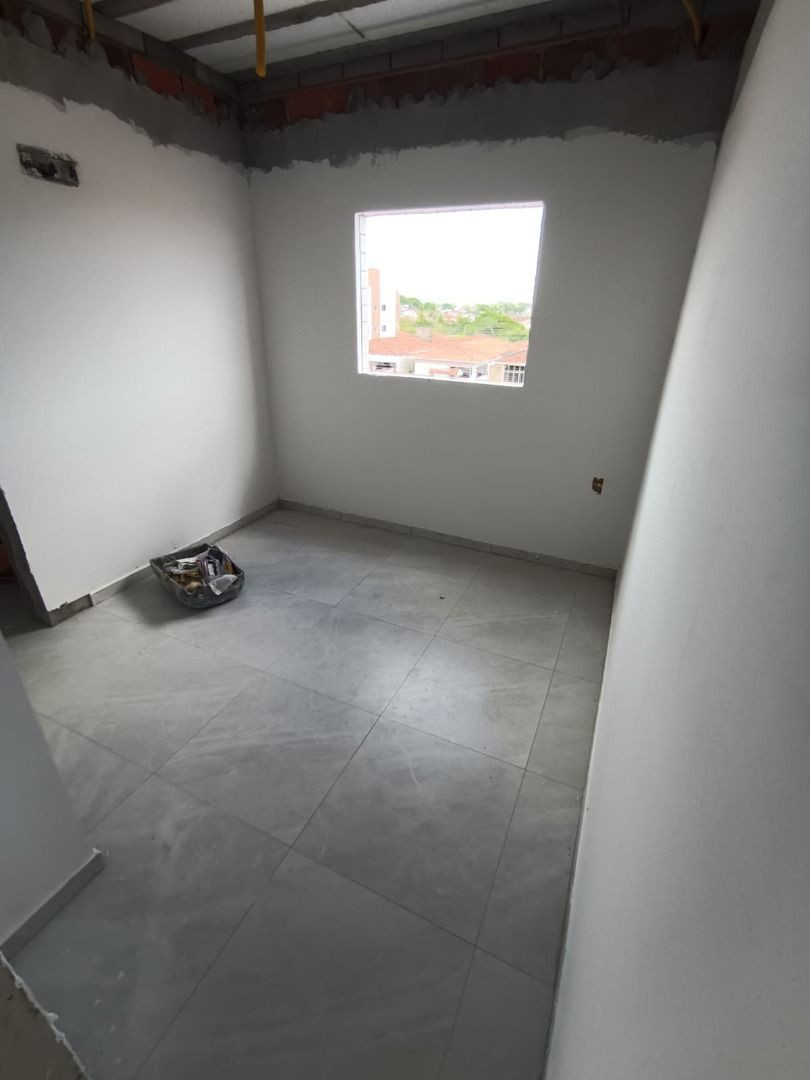 Apartamento com 02 dormitórios à venda por R$ 200.000 - Cristo...