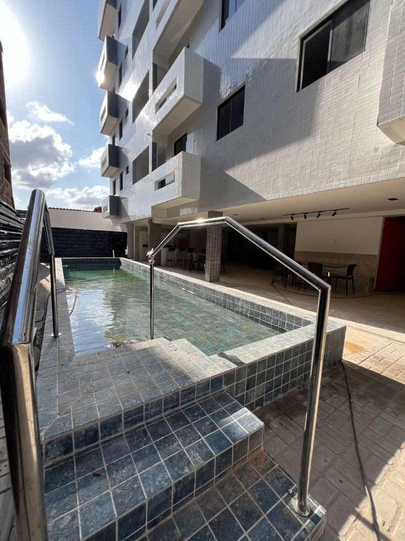 Apartamento com 02 dormitórios à venda por R$ 200.000 - Mangab...