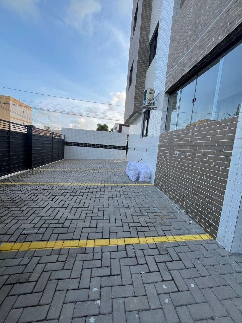 Apartamento com 03 dormitórios à venda por R$ 310.000 - Cd. Un...