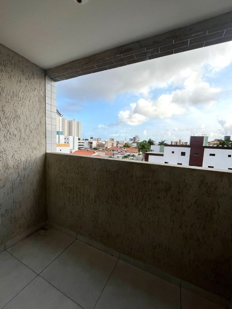 Apartamento com 03 dormitórios à venda por R$ 310.000 - Cd. Un...