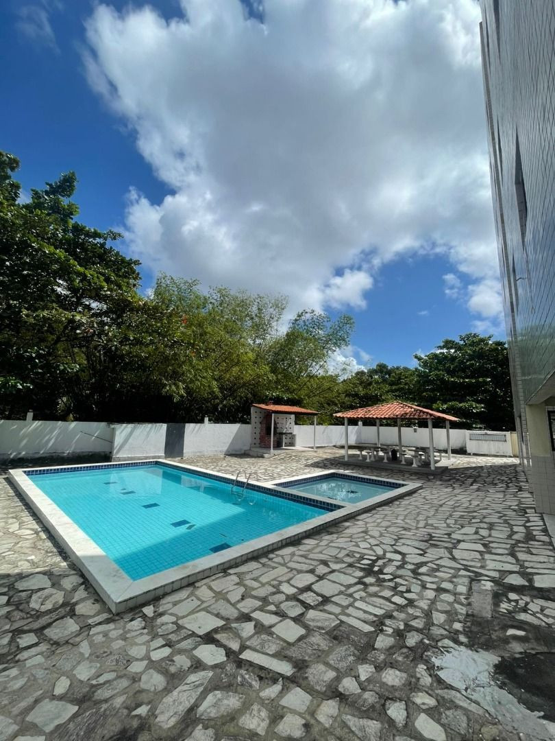 Apartamento com 05 dormitórios à venda por R$ 380.000 - Cd. Un...