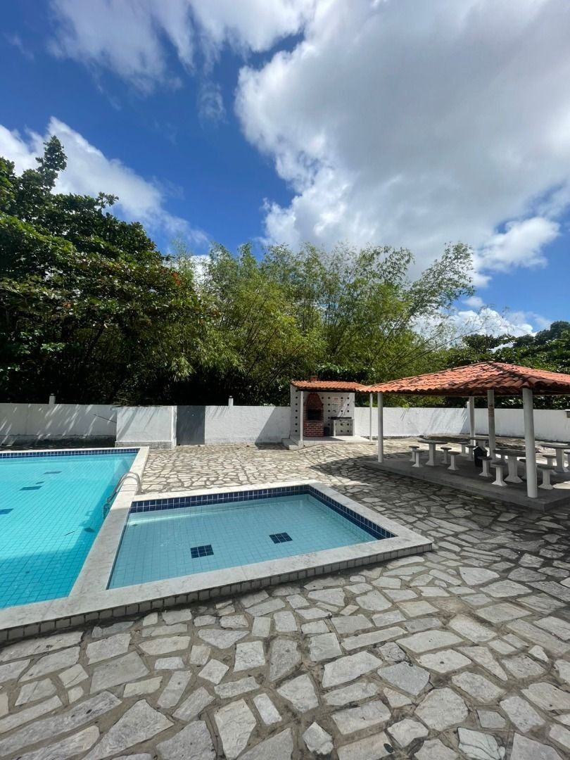 Apartamento com 05 dormitórios à venda por R$ 380.000 - Cd. Un...