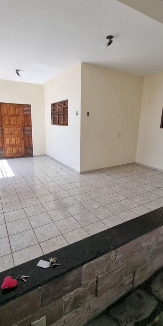 Casa com 05 dormitórios à venda, 200m² por R$ 750.000 - Cd. Un...
