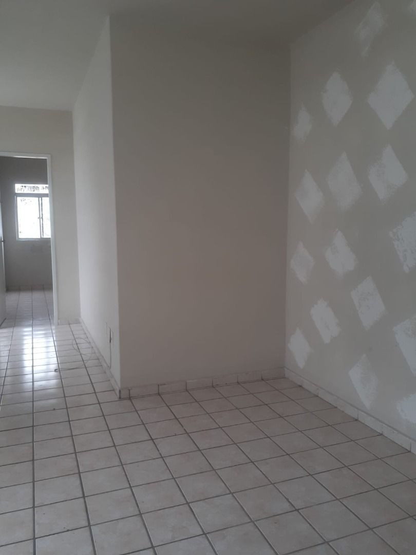 Apartamento com 03 dormitórios à venda por R$ 265.000 - Cd. Un...