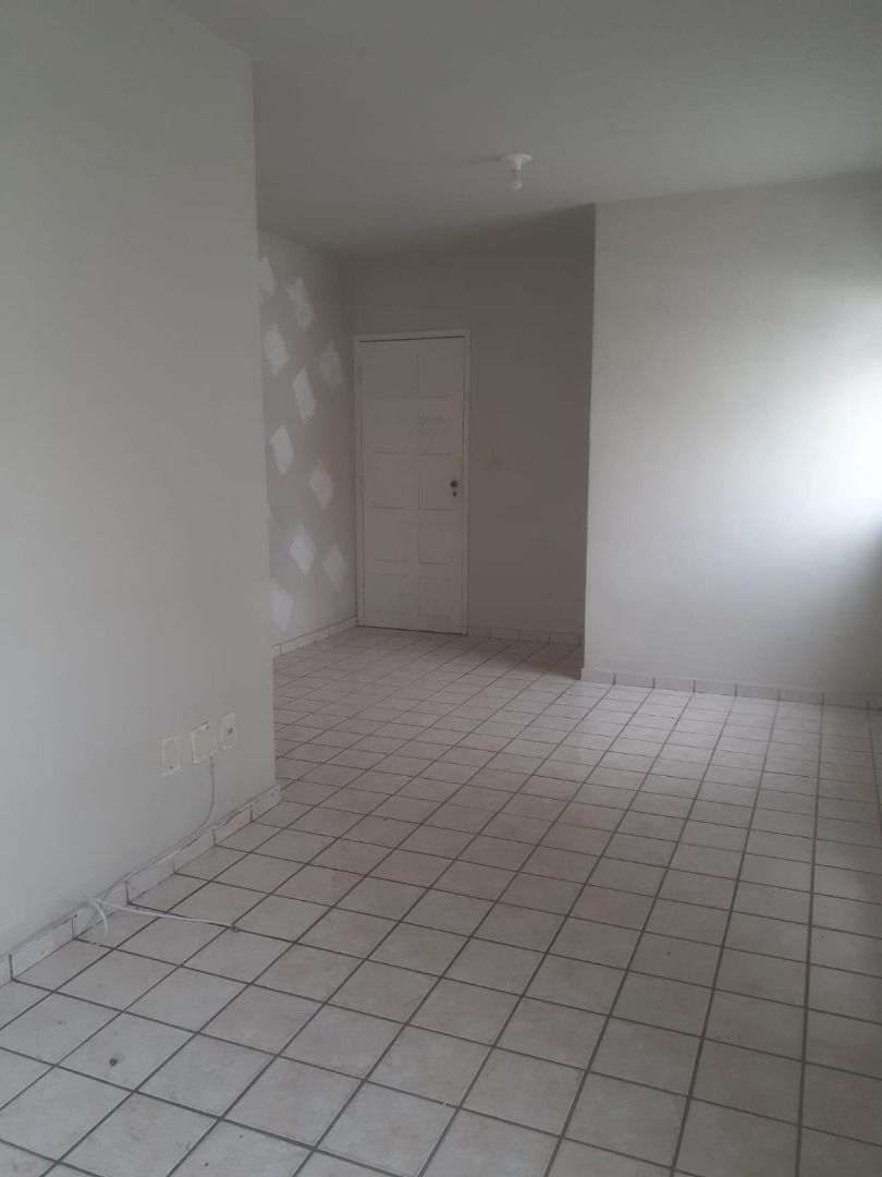 Apartamento com 03 dormitórios à venda por R$ 265.000 - Cd. Un...