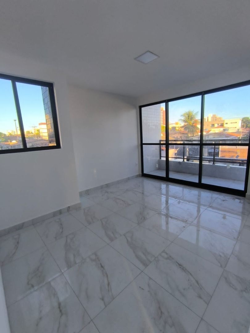 Apartamento com 03 dormitórios à venda por R$ 599.000 - Cd. Un...