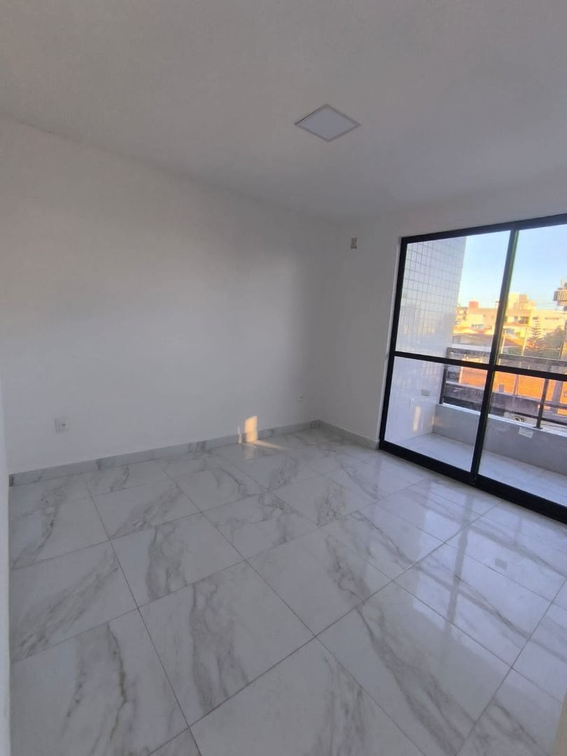 Apartamento com 03 dormitórios à venda por R$ 599.000 - Cd. Un...