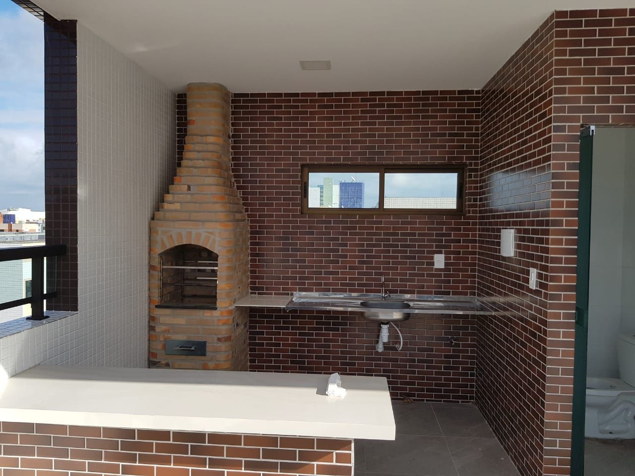 Apartamento com 02 dormitórios à venda por R$ 299.000 - Cd. Un...