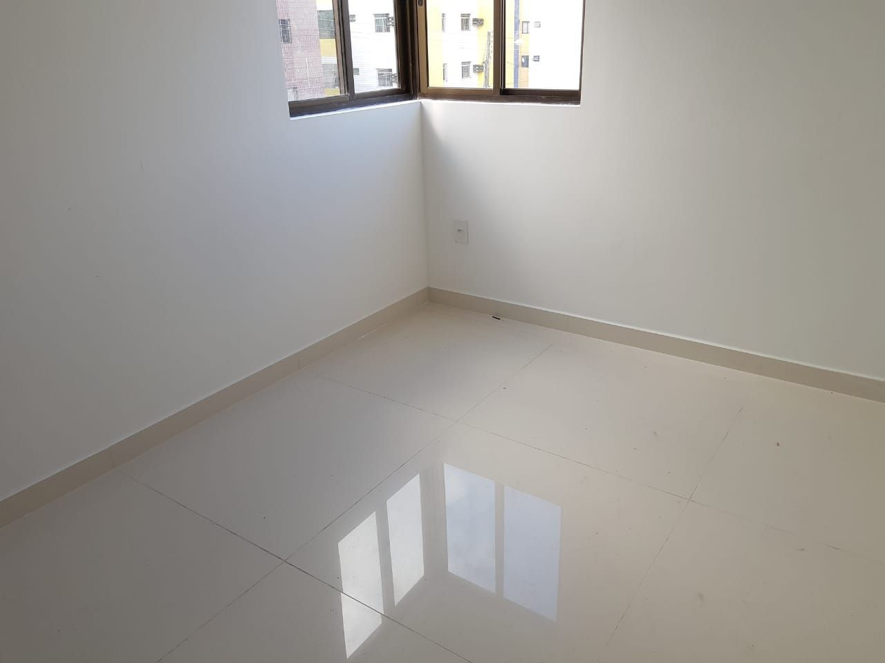 Apartamento com 02 dormitórios à venda por R$ 299.000 - Cd. Un...