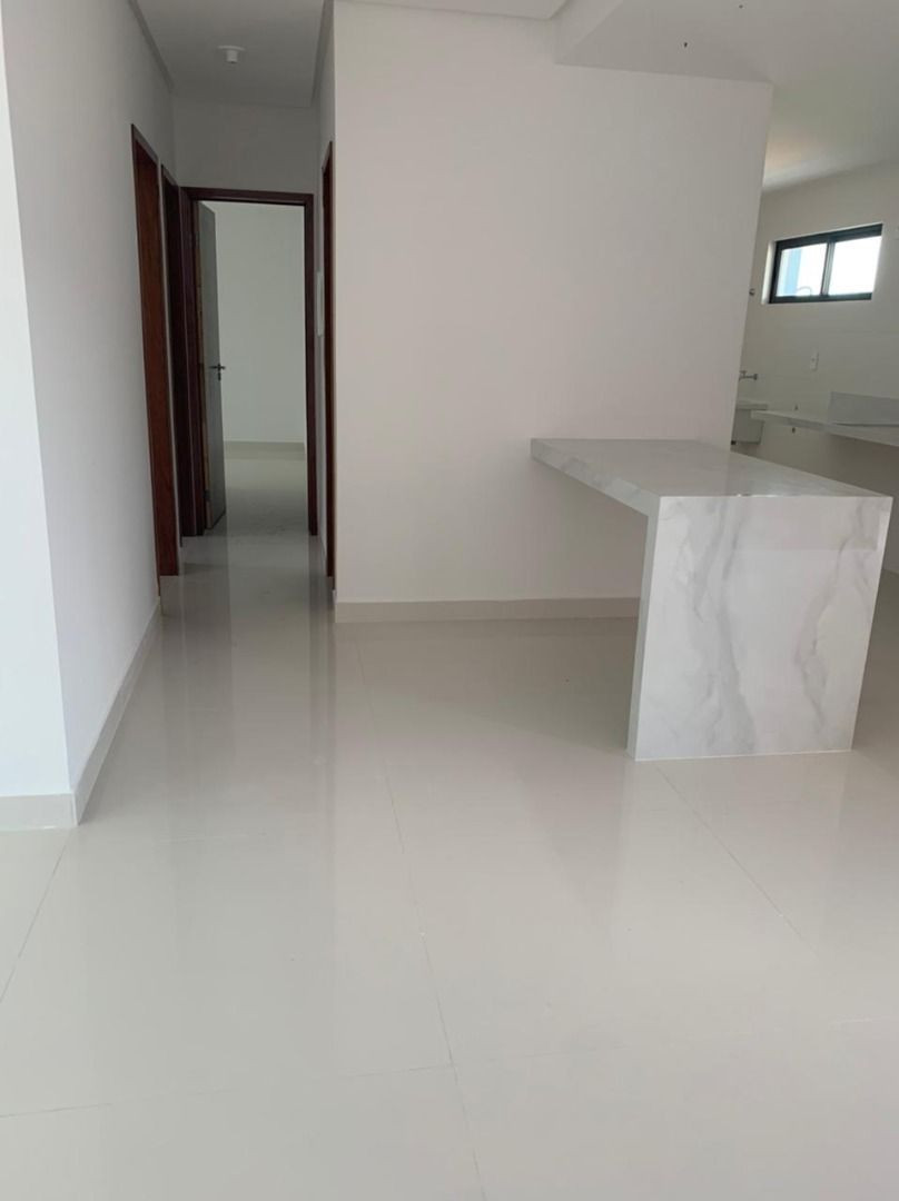 Apartamento com 02 dormitórios à venda por R$ 299.000 - Cd. Un...