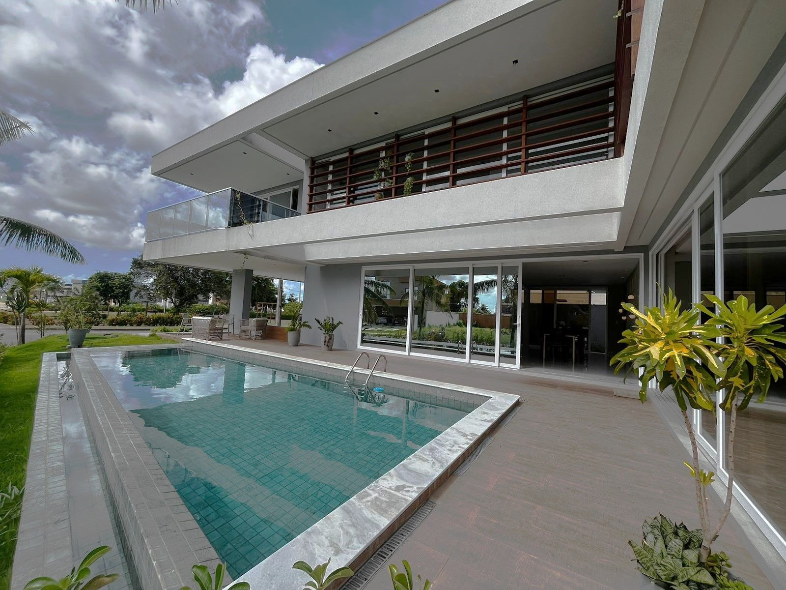 Casa com 04 dormitórios à venda, 421m² por R$ 3.700.000 - Baye...