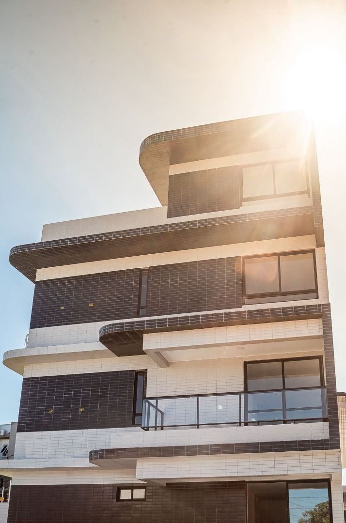 Apartamento com 03 dormitórios à venda por R$ 490.000 - Cd. Un...