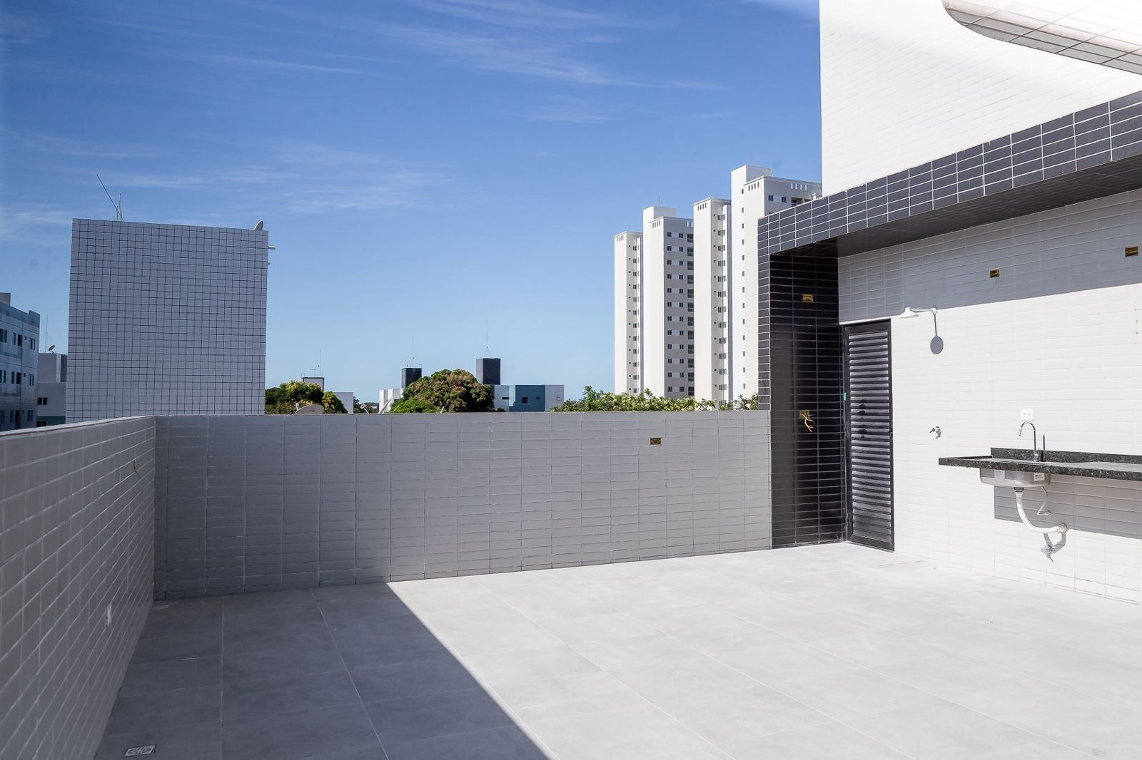 Apartamento com 03 dormitórios à venda por R$ 490.000 - Cd. Un...