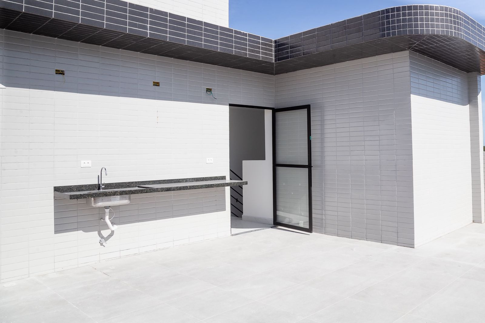 Apartamento com 03 dormitórios à venda por R$ 490.000 - Cd. Un...