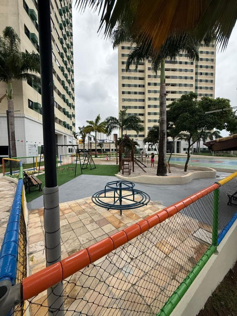 Apartamento com 02 dormitórios à venda por R$ 400.000 - Água F...