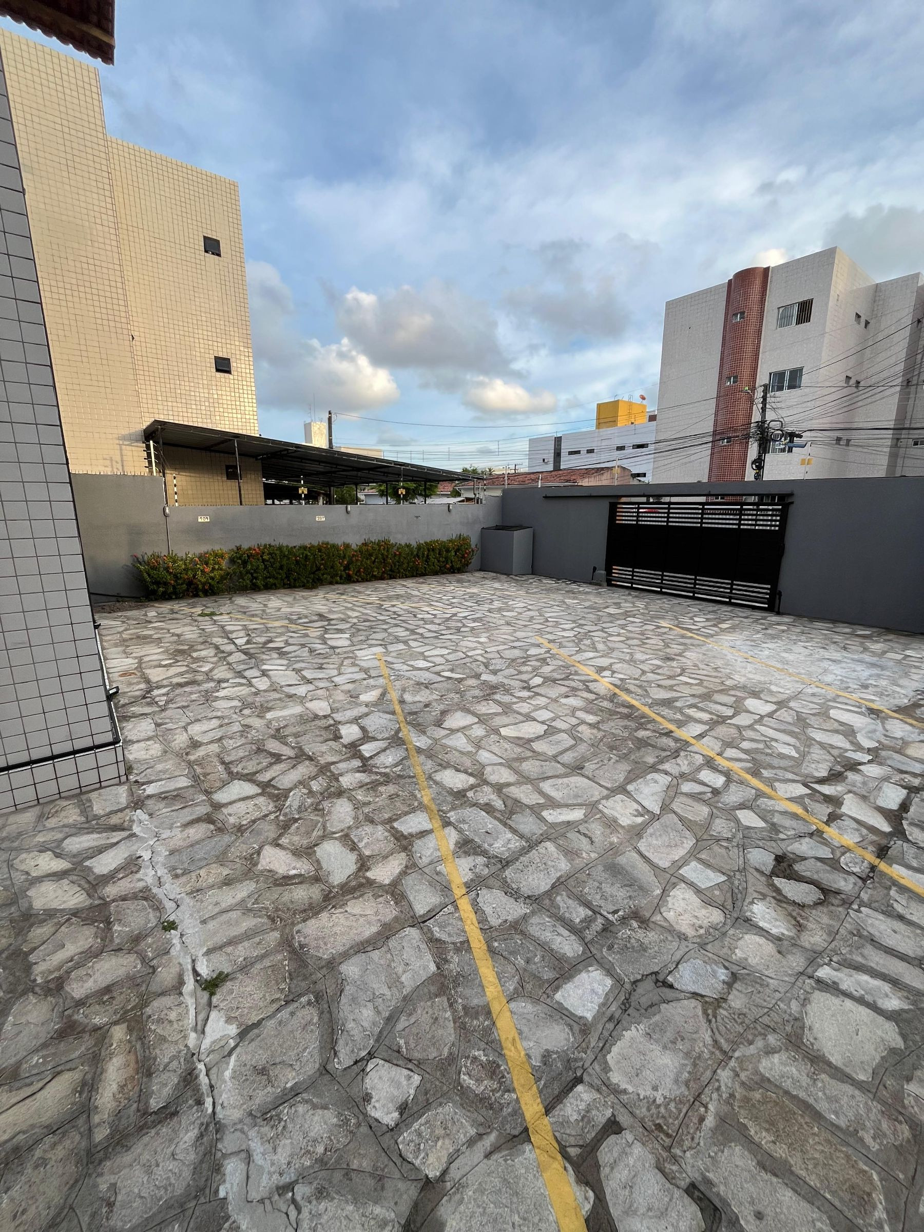 Apartamento com 02 dormitórios à venda por R$ 236.000 - Cd. Un...