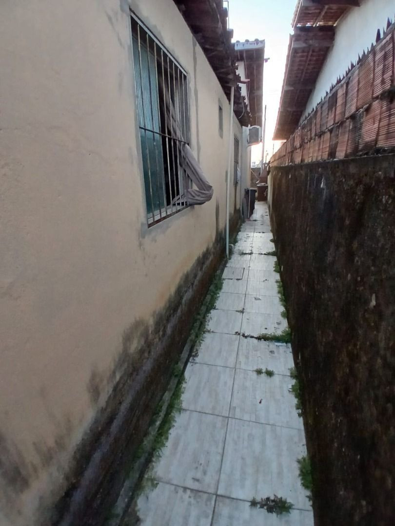 Casa com 04 dormitórios à venda, 150m² por R$ 300.000 - Mangab...