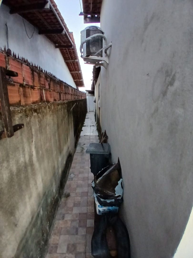 Casa com 04 dormitórios à venda, 150m² por R$ 300.000 - Mangab...