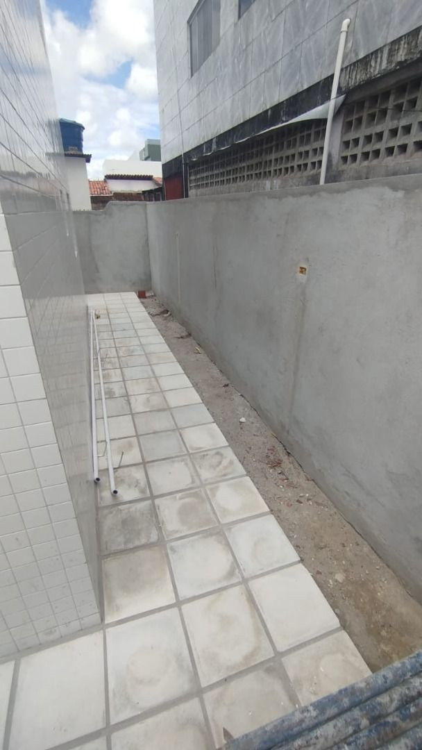 Apartamento com 02 dormitórios à venda por R$ 197.000 - Mangab...