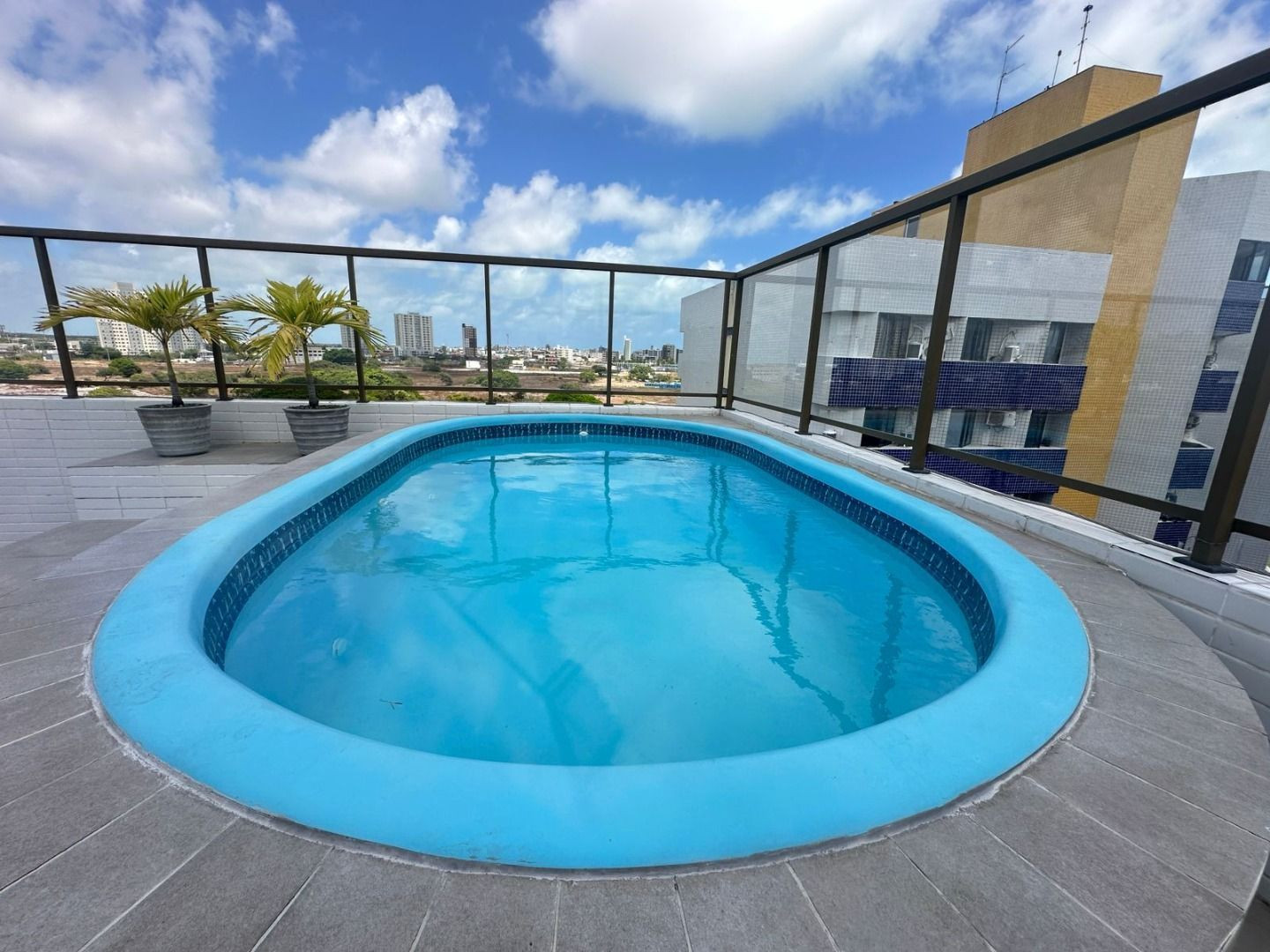 Apartamento com 01 dormitórios à venda por R$ 350.000 - Interm...