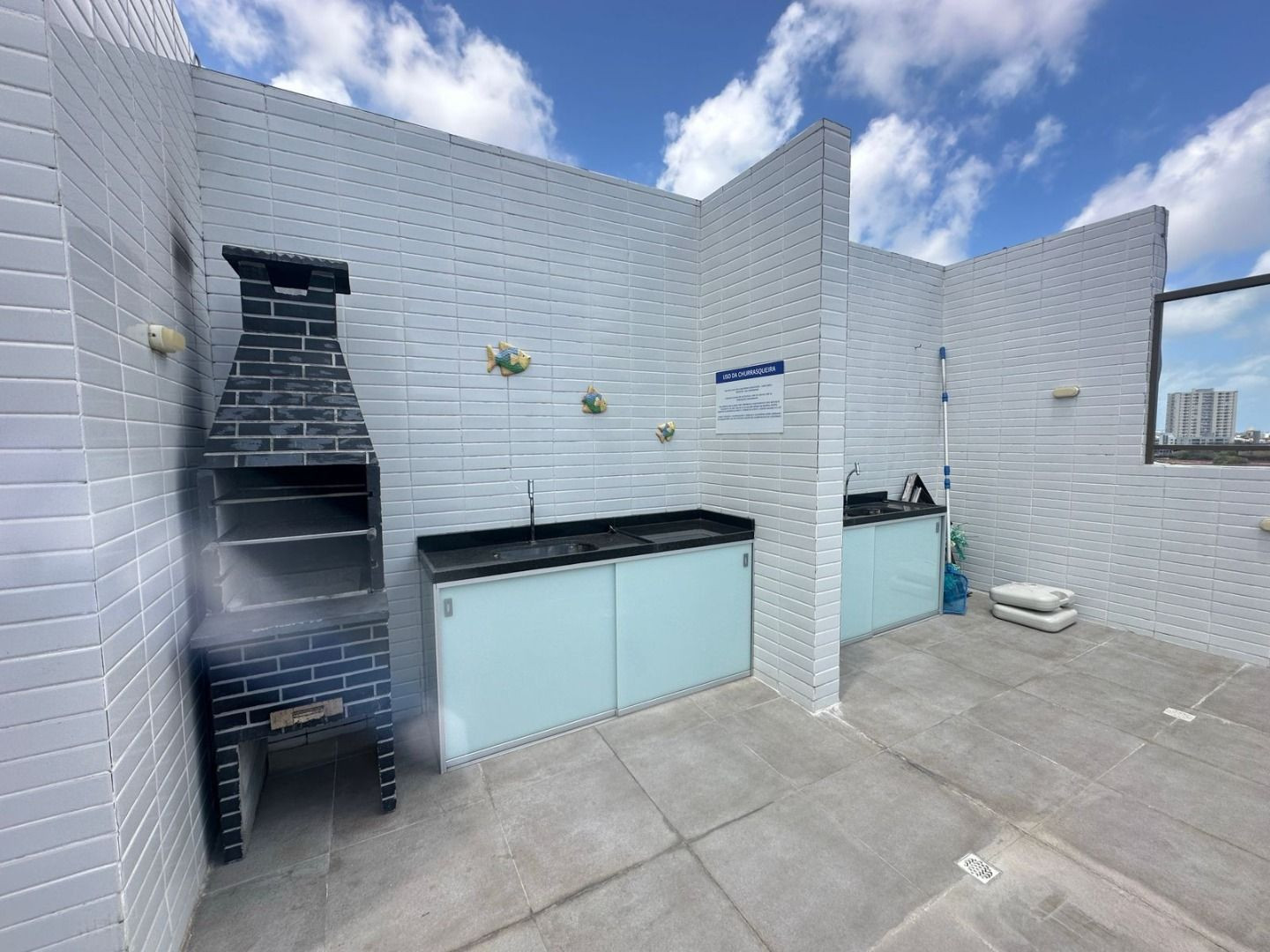 Apartamento com 01 dormitórios à venda por R$ 350.000 - Interm...