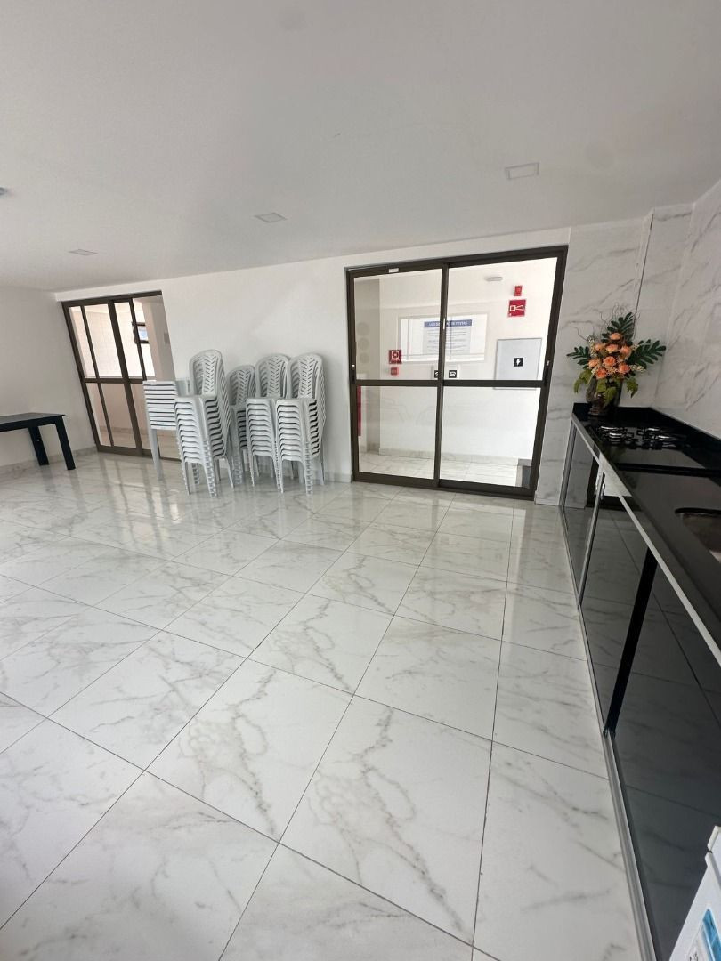 Apartamento com 01 dormitórios à venda por R$ 350.000 - Interm...