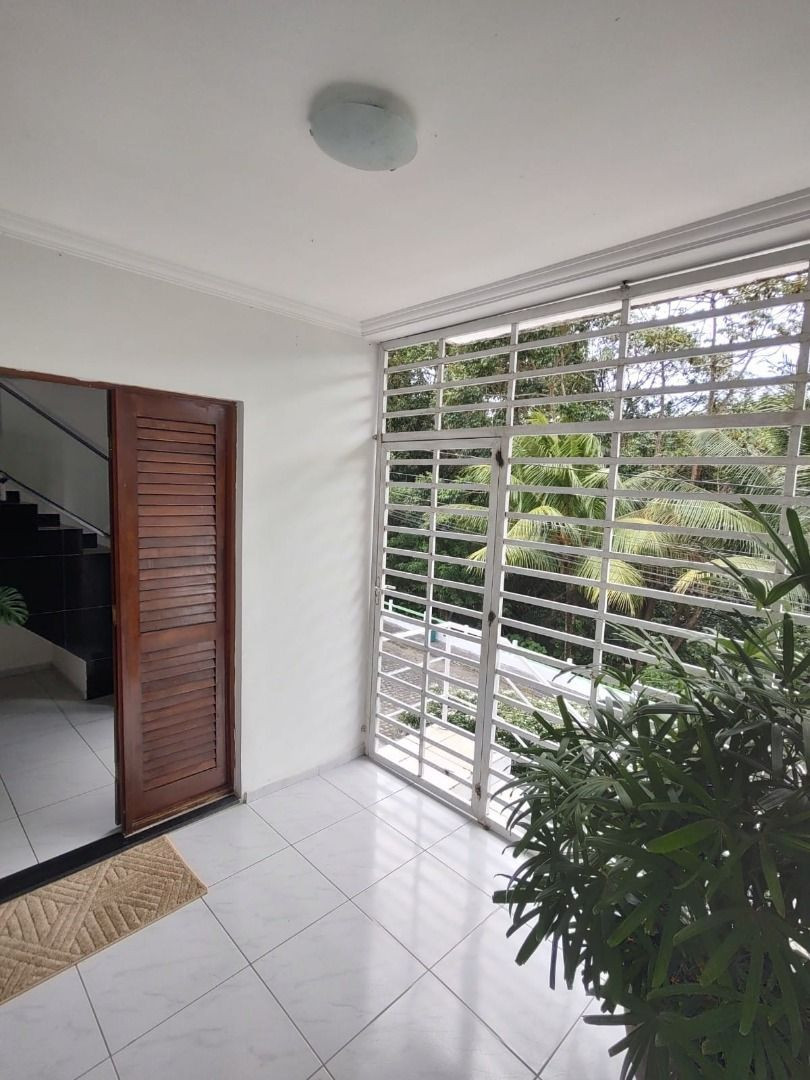 Casa com 04 dormitórios à venda, 200m² por R$ 400.000 - Colibr...